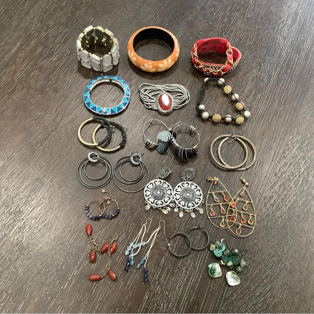 Huge fashion bracelet and earrings bundle